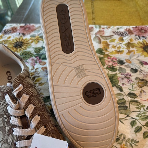 NWT Coach Signature Print Clip Sneaker 11 M - Picture 2 of 2